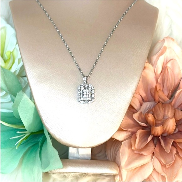 Diamond Simulate Pendant Necklace NEW - Picture 5 of 6